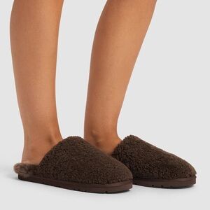 New Cozy Earth Sheep Slippers Brown Fuzzy Slippers Women’s 9